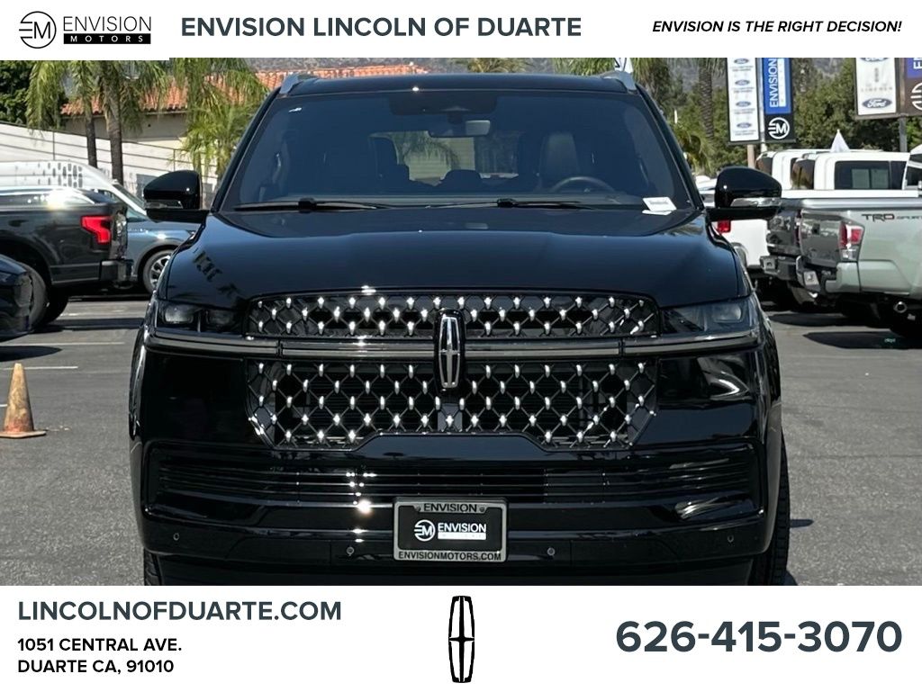 2025 Lincoln Navigator Black Label photo 2
