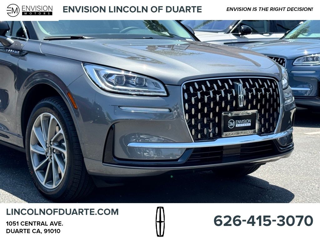 2025 Lincoln Corsair Grand Touring photo 3