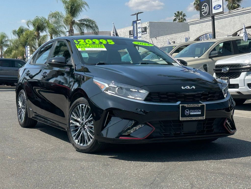 2024 Kia Forte GT-Line photo 2