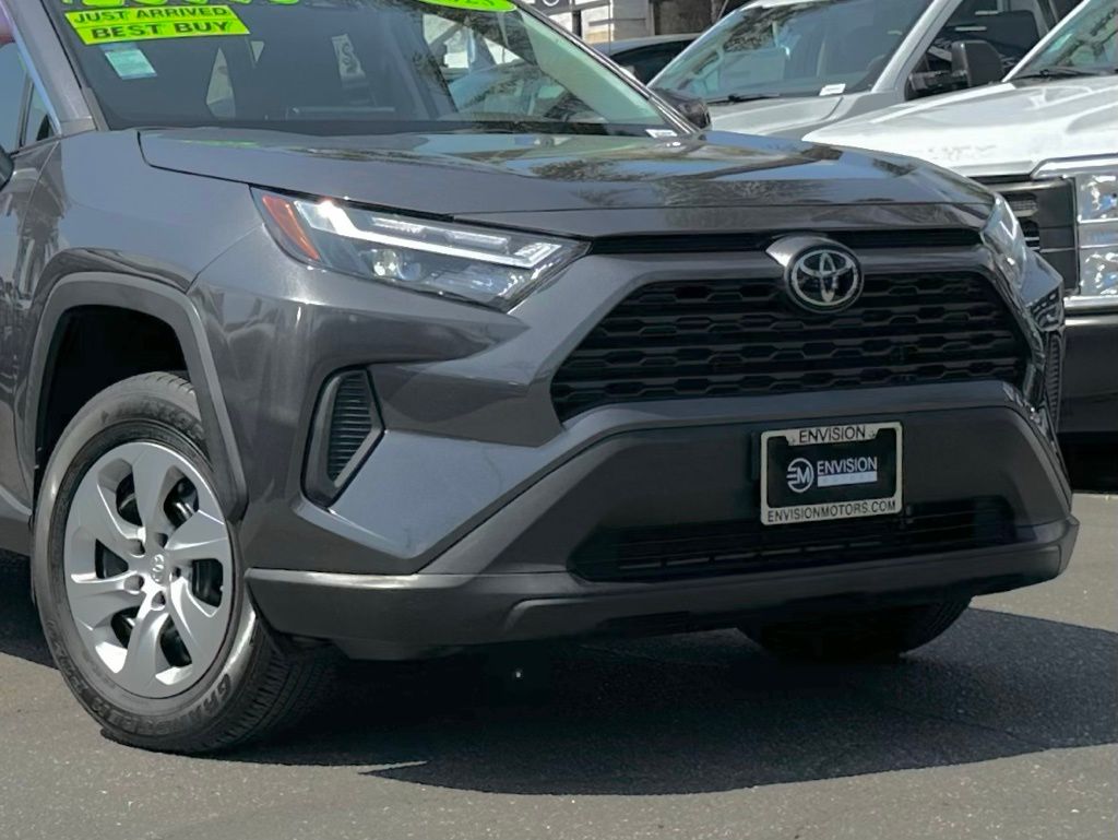 2023 Toyota RAV4 LE photo 2