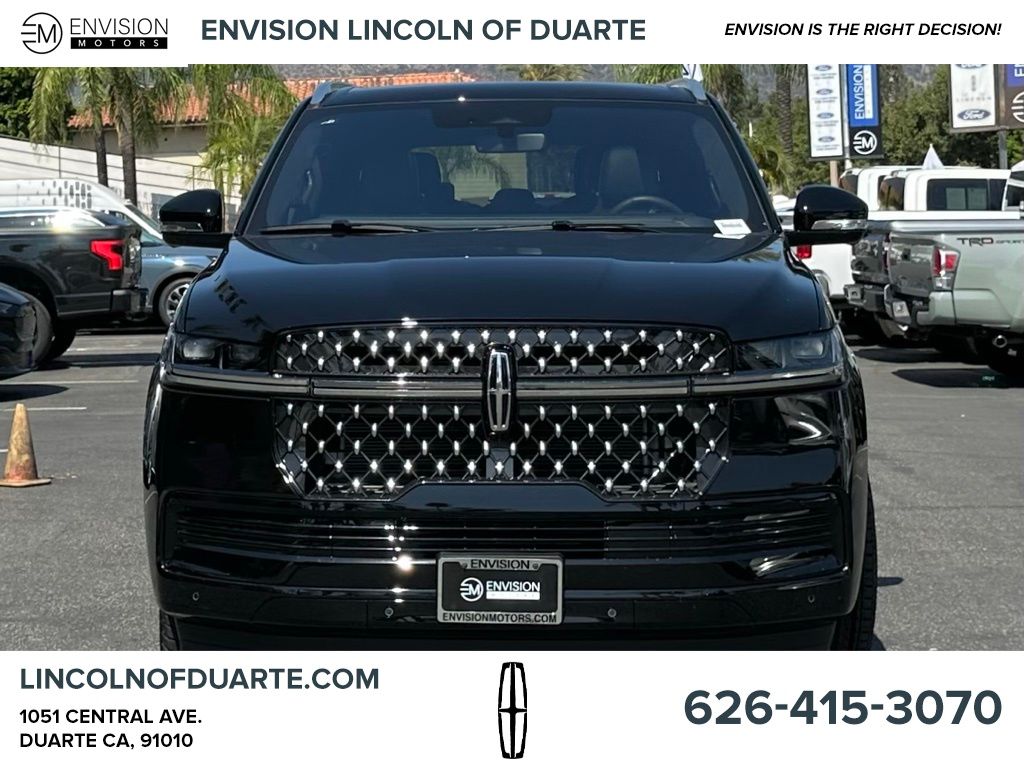 2025 Lincoln Navigator Black Label photo 2