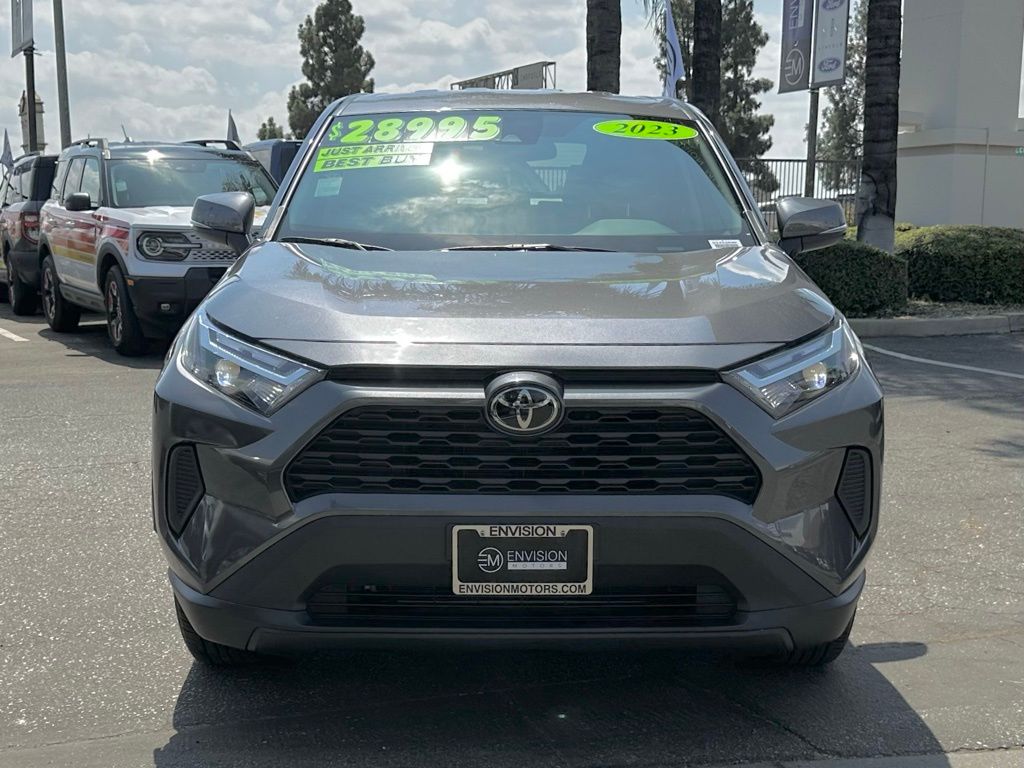 2023 Toyota RAV4 LE photo 3