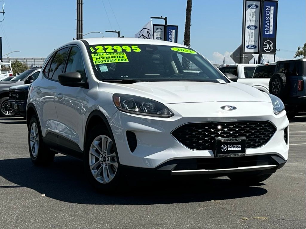 2022 Ford Escape SE Hybrid photo 2