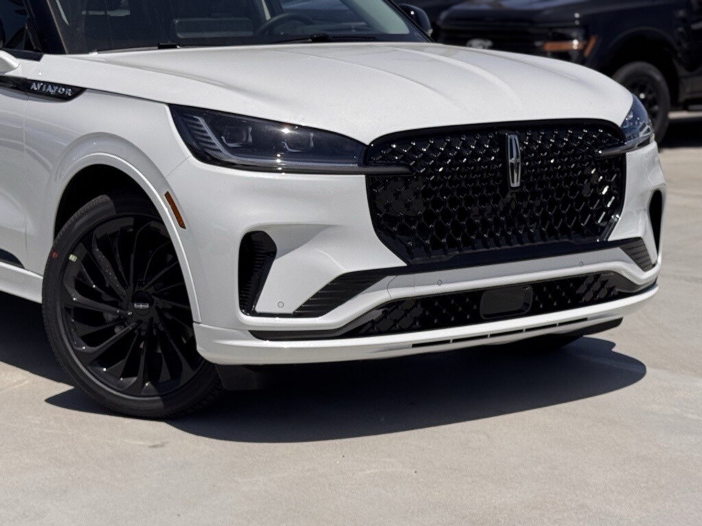 2025 Lincoln Aviator Reserve photo 3