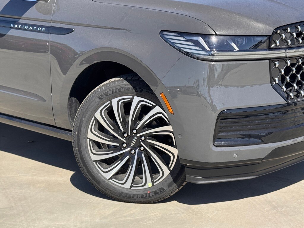 2025 Lincoln Navigator Black Label photo 4