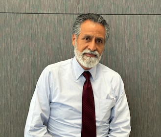 Staff member Fabian Mauricio from ID_3332c2fce8b8