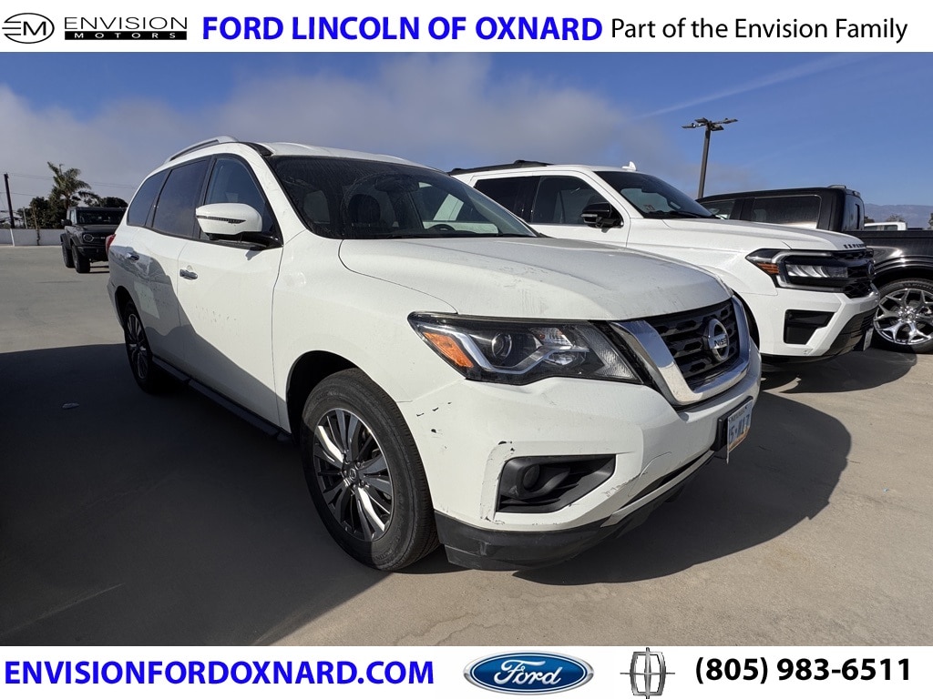 2020 Nissan Pathfinder SL's photo
