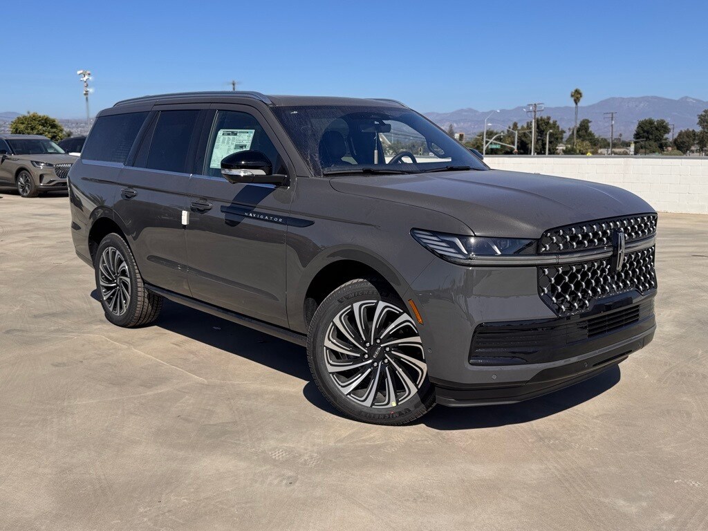 2025 Lincoln Navigator Black Label photo 2
