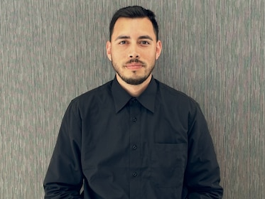 Staff member Jose Gomez from ID_5d5011af3bdc