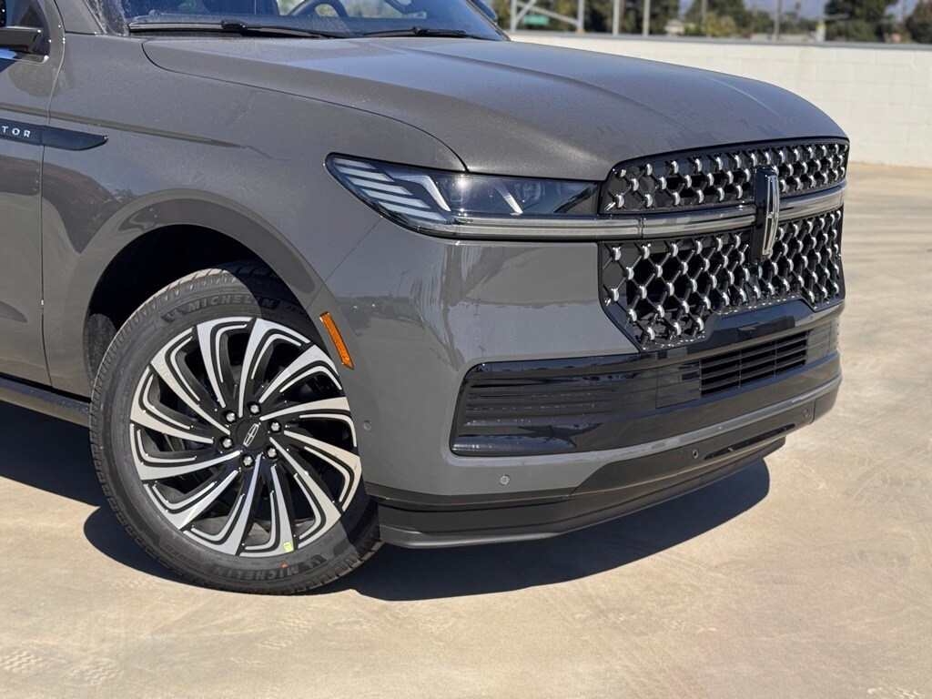 2025 Lincoln Navigator Black Label photo 3