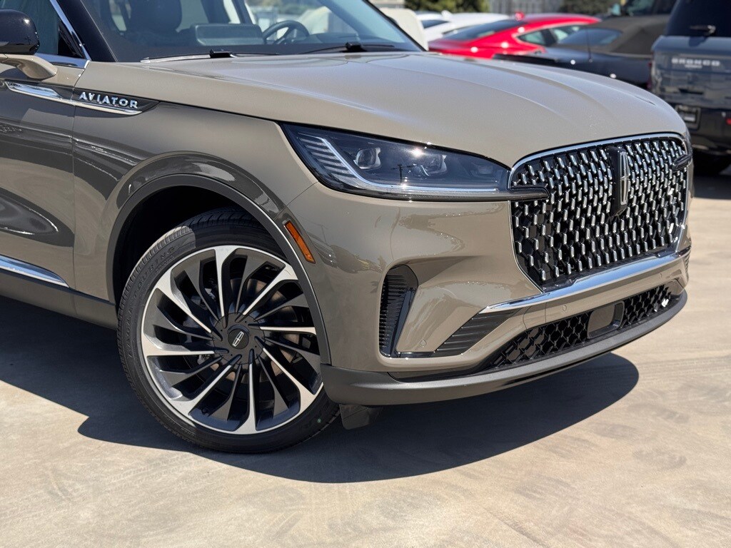 2025 Lincoln Aviator Reserve photo 3
