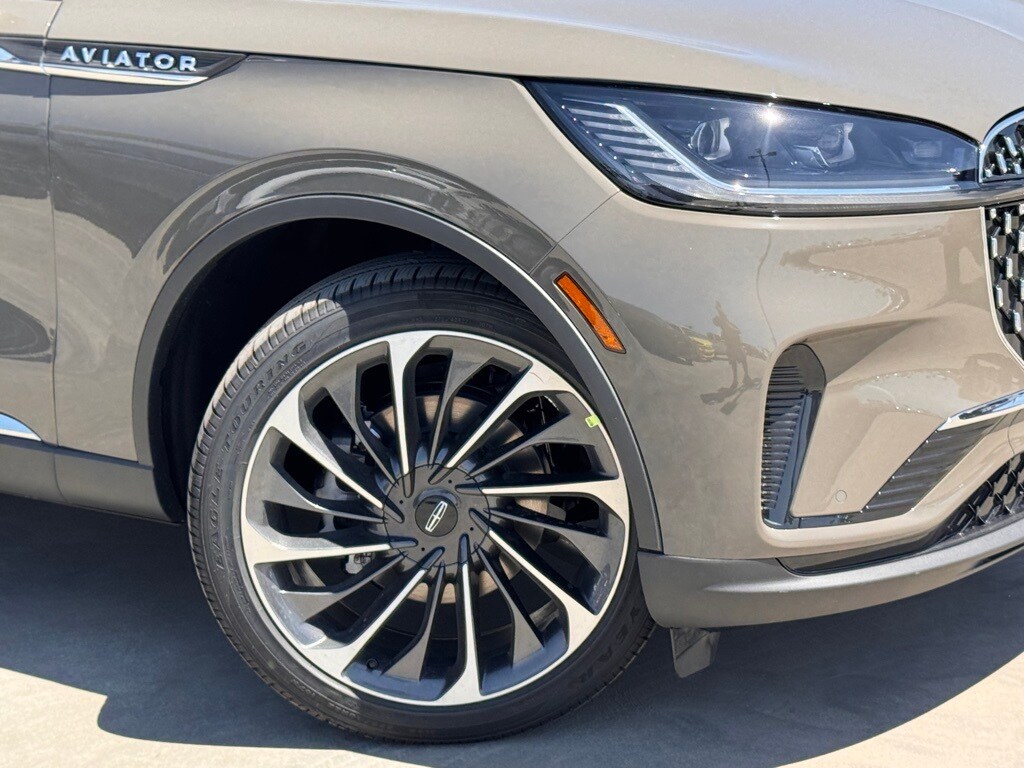 2025 Lincoln Aviator Reserve photo 4