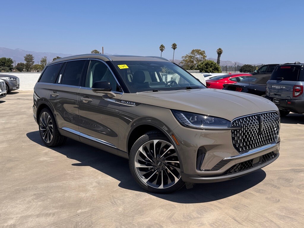 2025 Lincoln Aviator Reserve photo 2