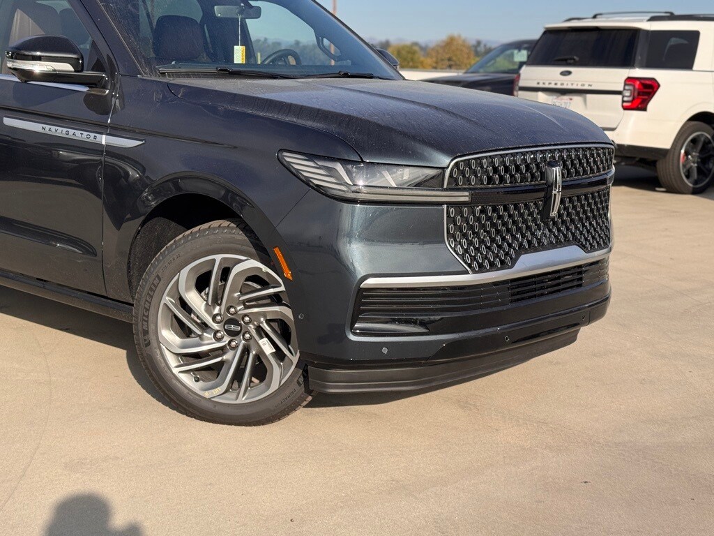 2025 Lincoln Navigator Reserve photo 3