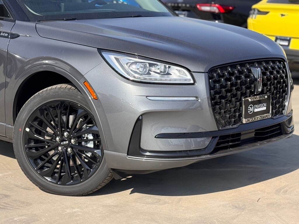 2025 Lincoln Corsair Grand Touring photo 3