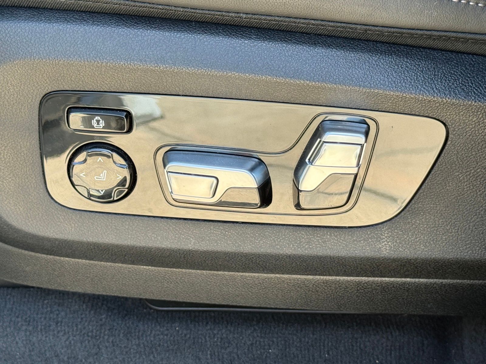 2025 BMW X5 M60i - Photo 27