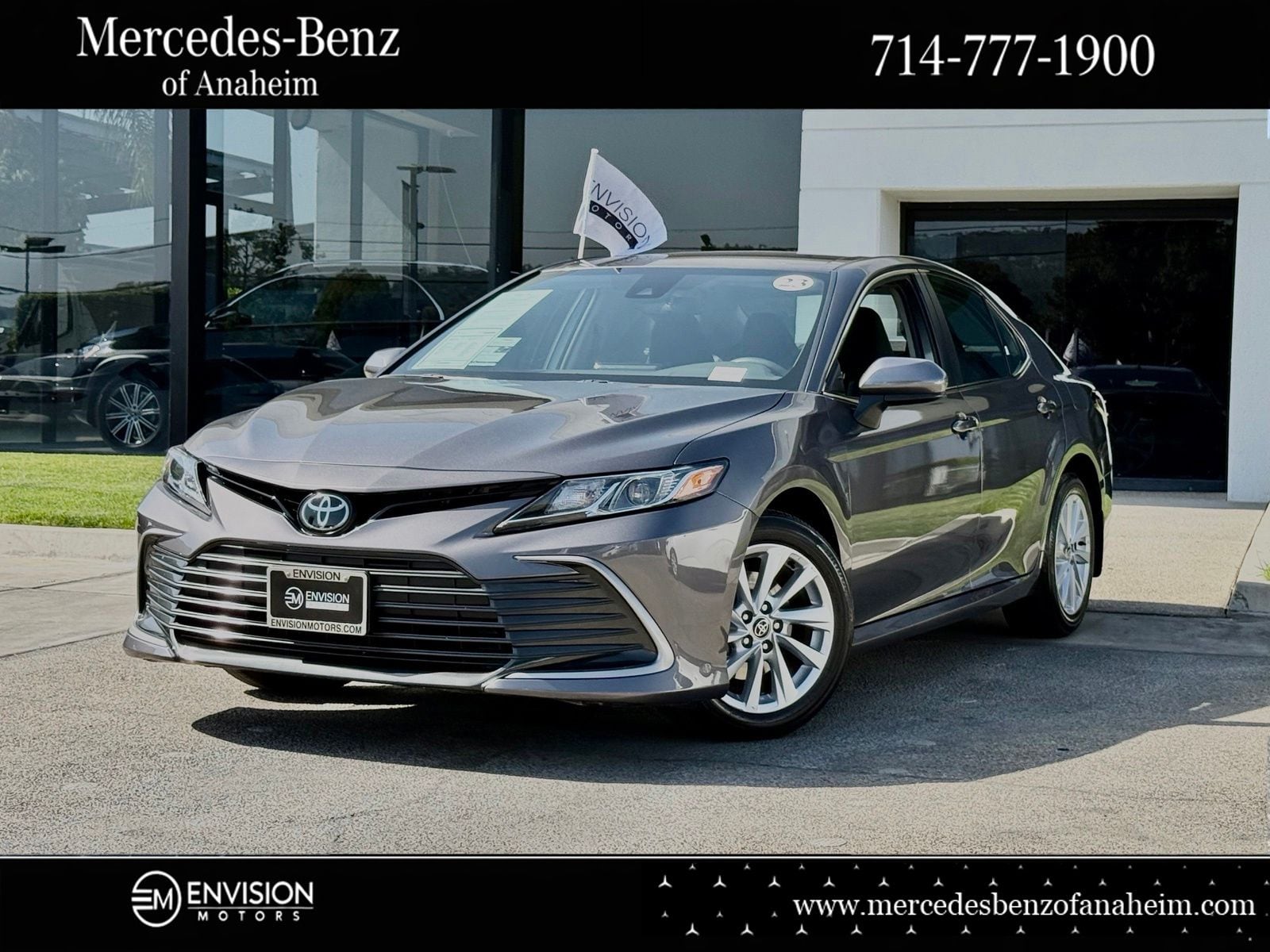 2023 Toyota Camry LE's photo