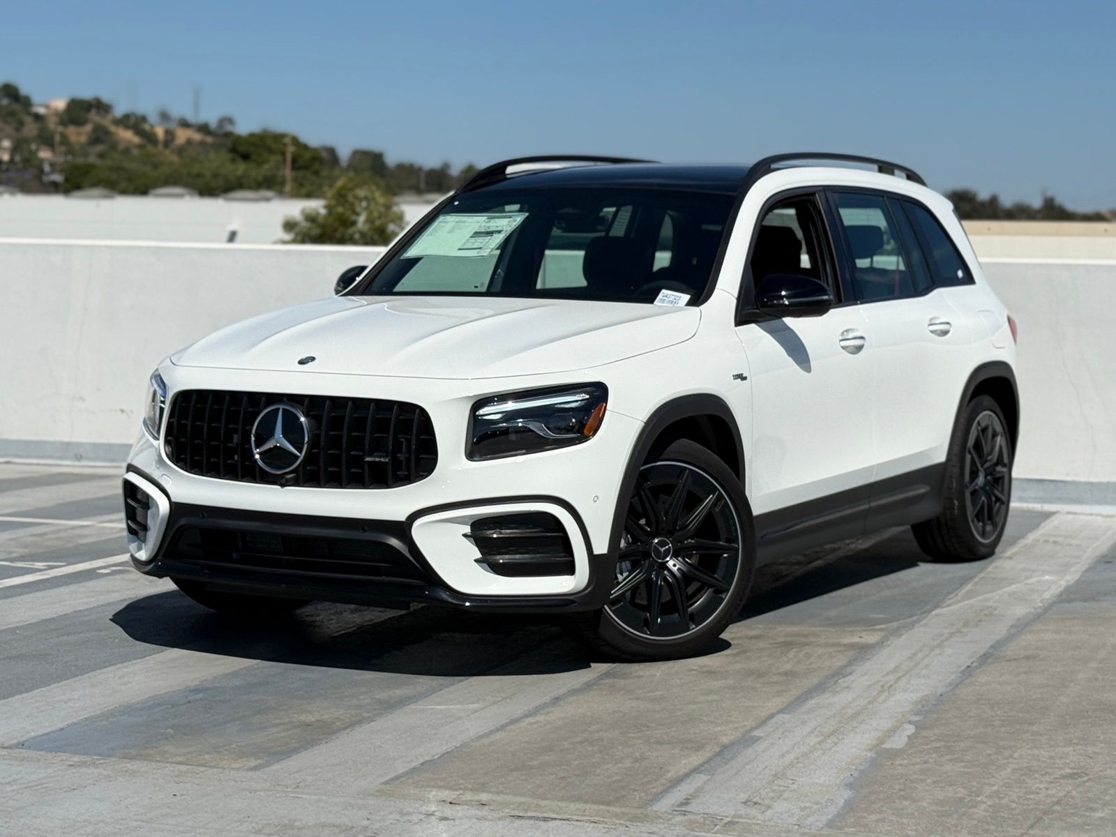 2026 Mercedes-Benz GLB AMG GLB 35 - Photo 2