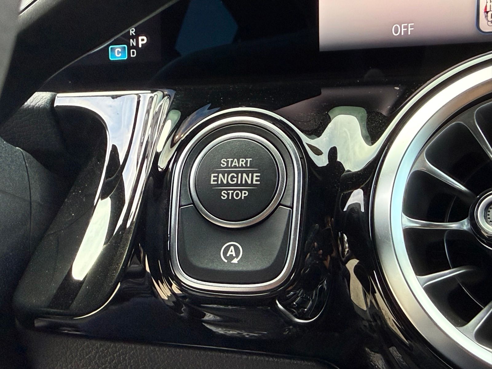 2025 Mercedes-Benz GLA GLA250 - Photo 33