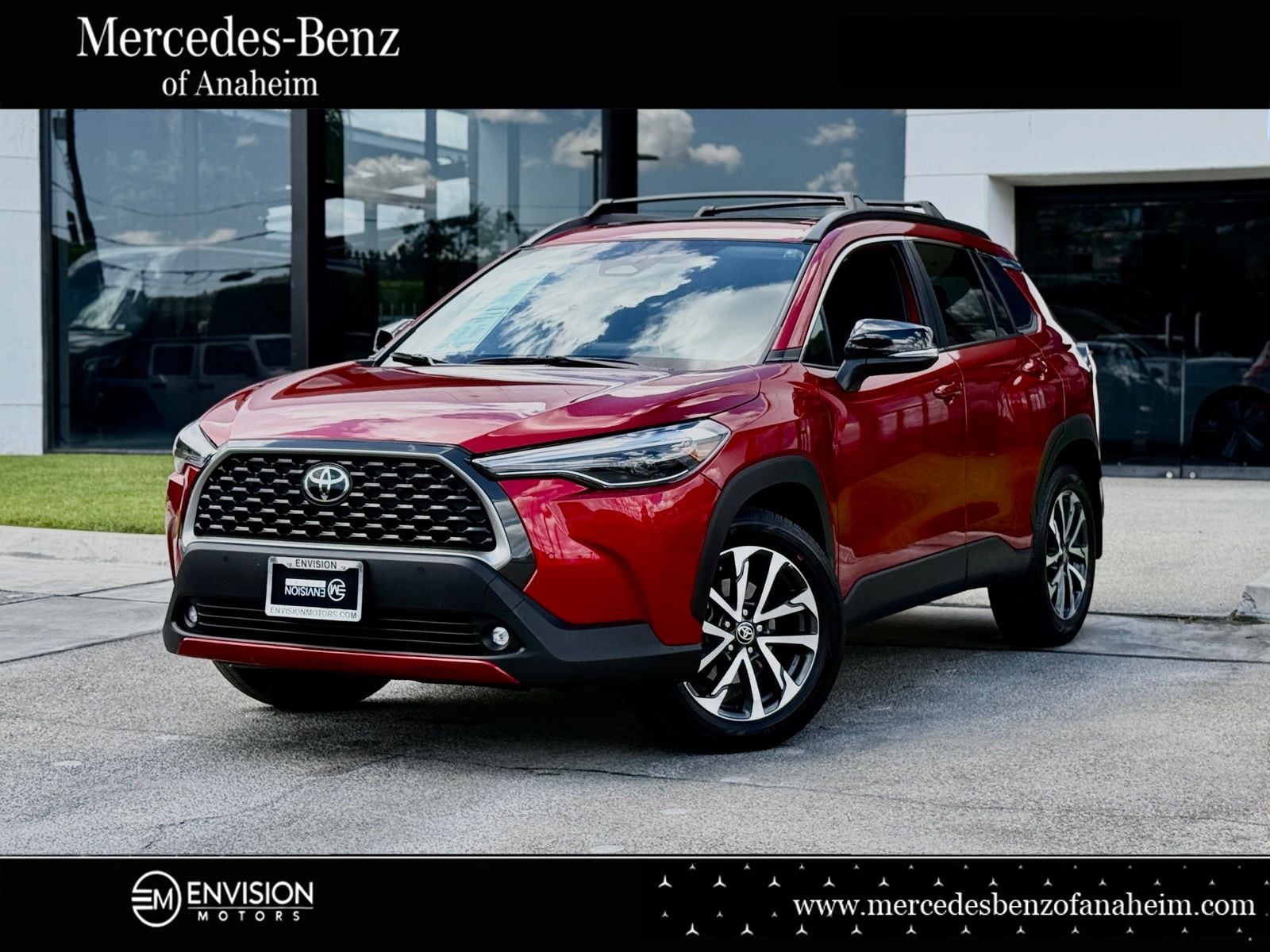 2025 Toyota Corolla Cross XLE FWD's photo