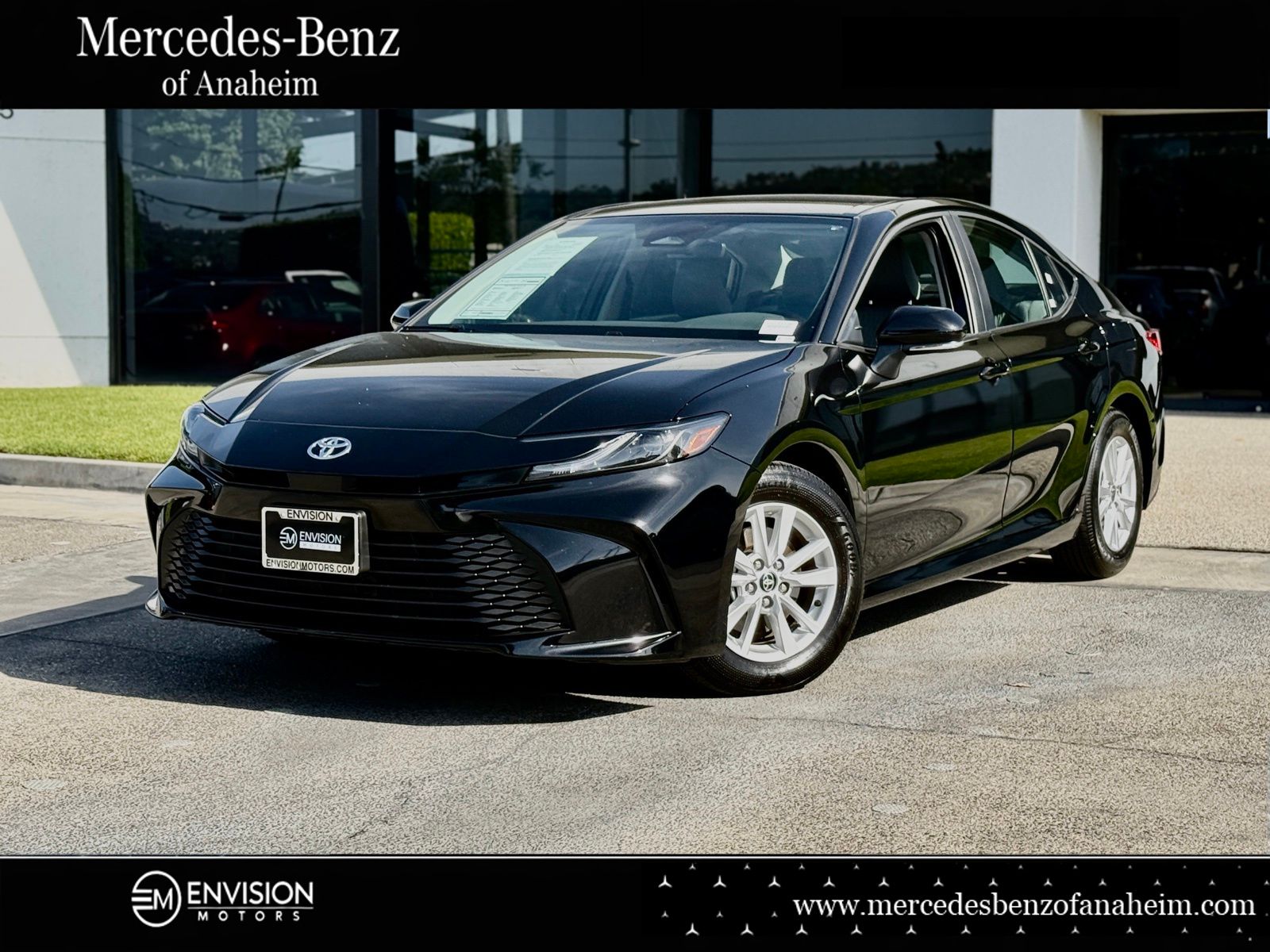 2026 Toyota Camry LE Hybrid's photo