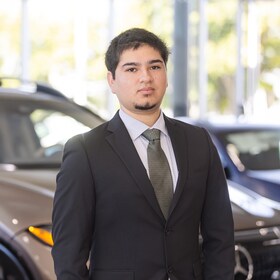 Staff member Jaden Alvarez from ID_5ff659