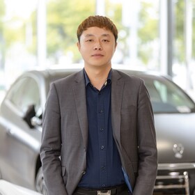 Staff member Chuang Huang from ID_3029e6