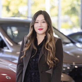 Staff member Cindy Li from ID_3029e6