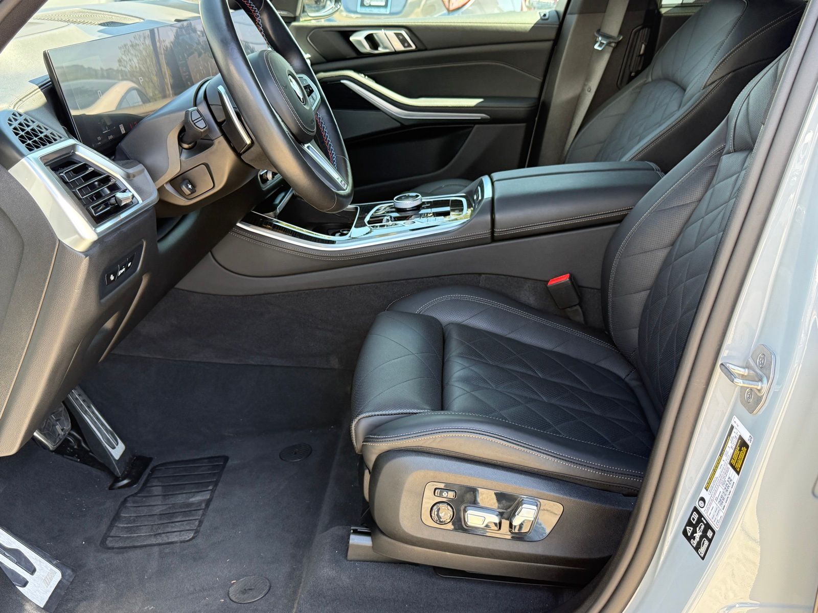 2025 BMW X5 M60i - Photo 26