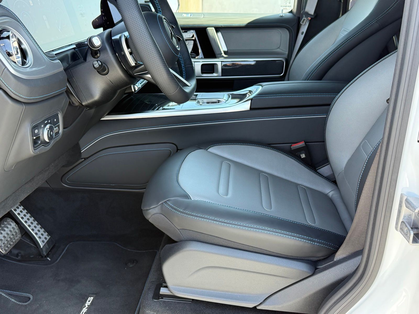 2025 Mercedes-Benz G-Class G580 - Photo 17