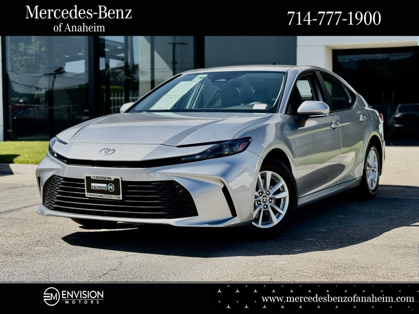 2026 Toyota Camry LE Hybrid's photo