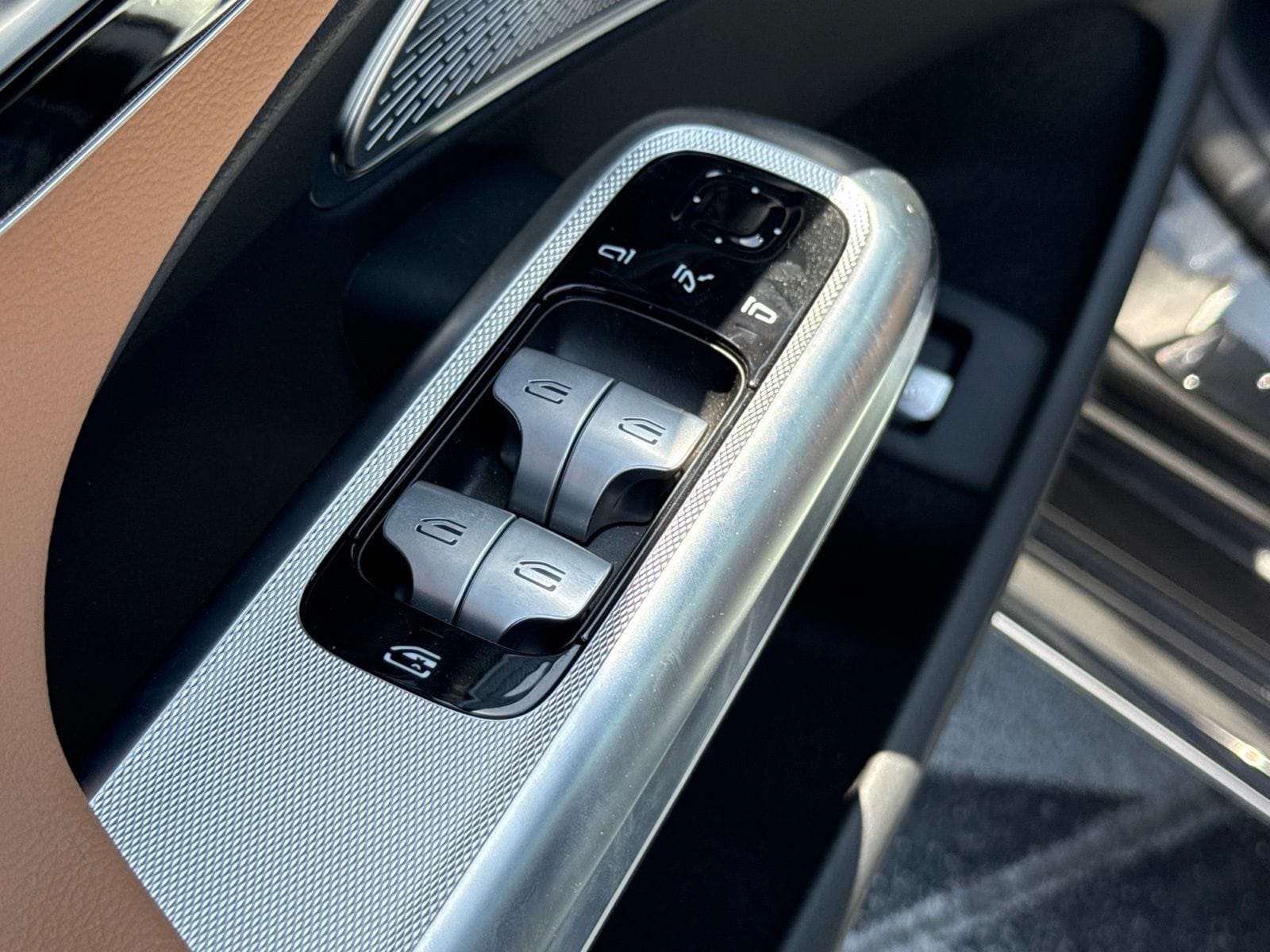 2025 Mercedes-Benz E-Class E350 - Photo 16