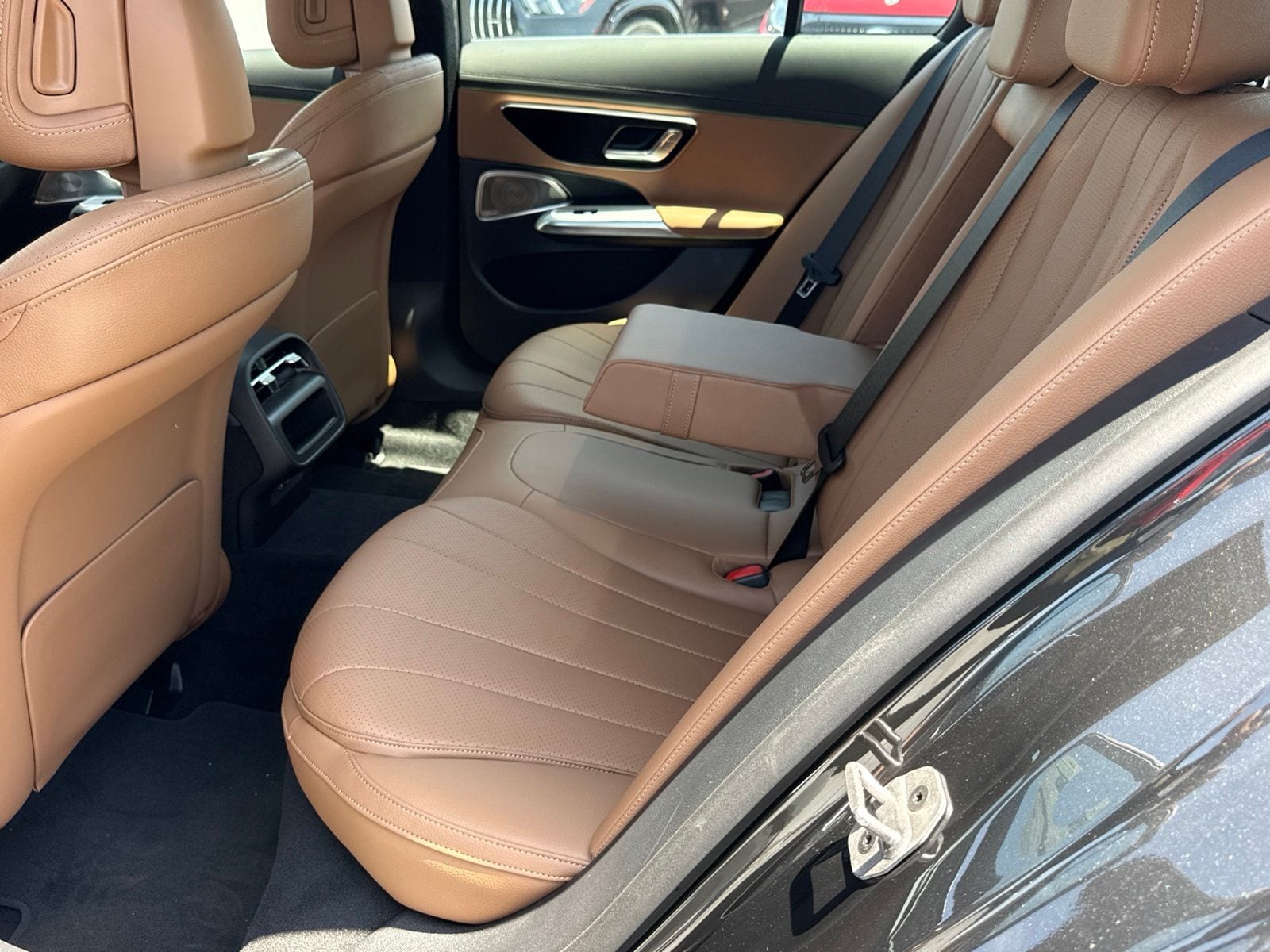 2025 Mercedes-Benz E-Class E350 - Photo 32