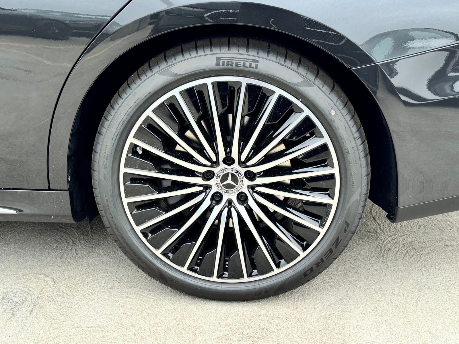 2025 Mercedes-Benz E-Class E350 - Photo 15