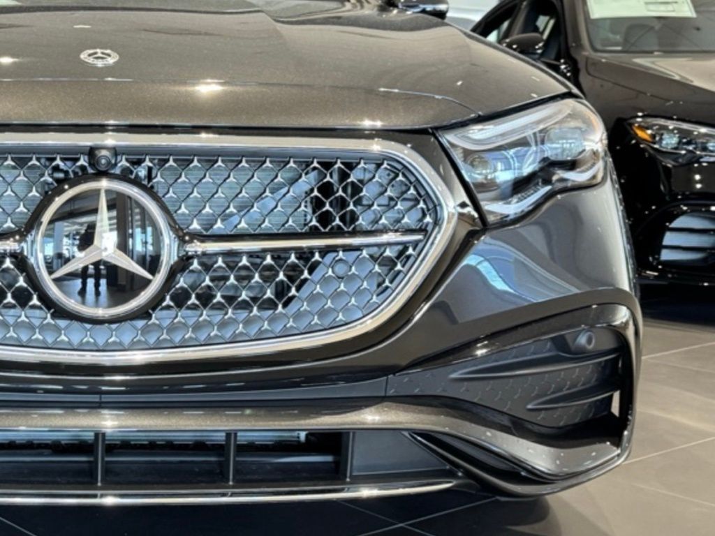 2025 Mercedes-Benz E-Class E350 - Photo 5