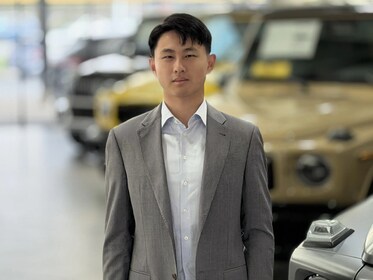 Staff member Rongfeng Li from ID_2c413a