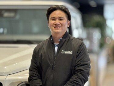 Staff member James Hou from ID_d590a5