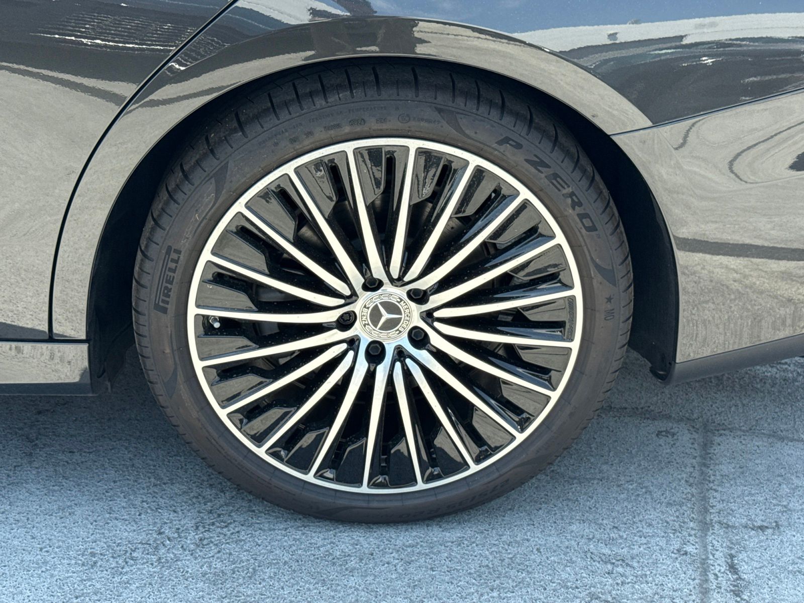 2025 Mercedes-Benz E-Class E350 - Photo 13
