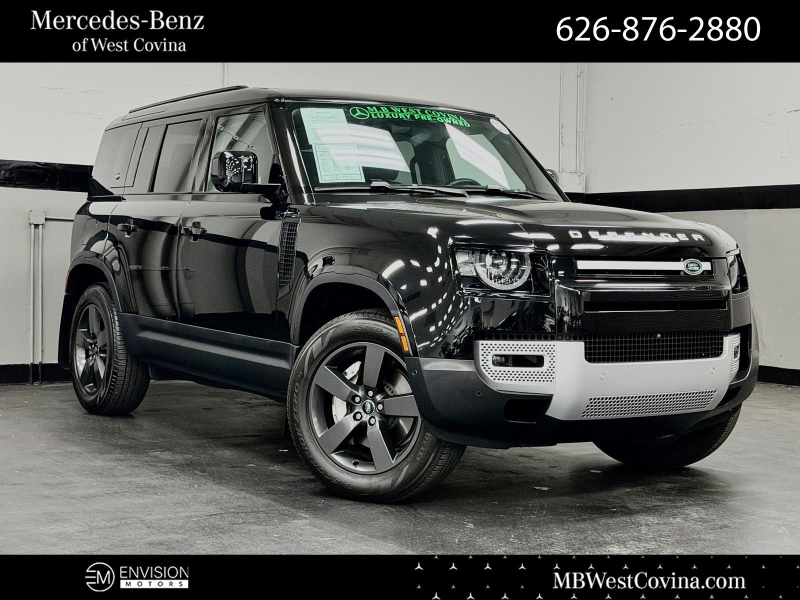 2023 Land Rover Defender SE's photo