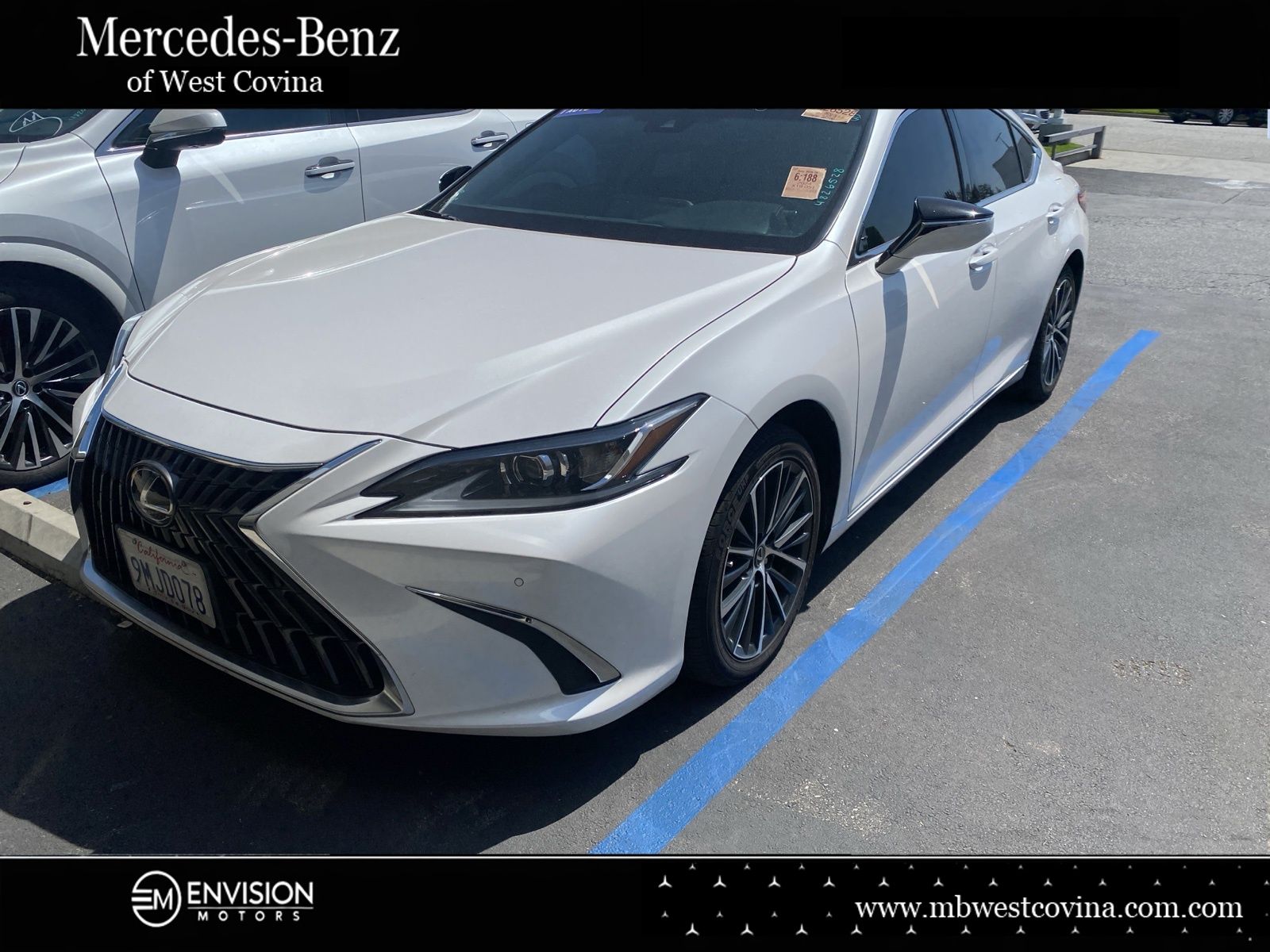 2024 Lexus ES 300h 300h's photo