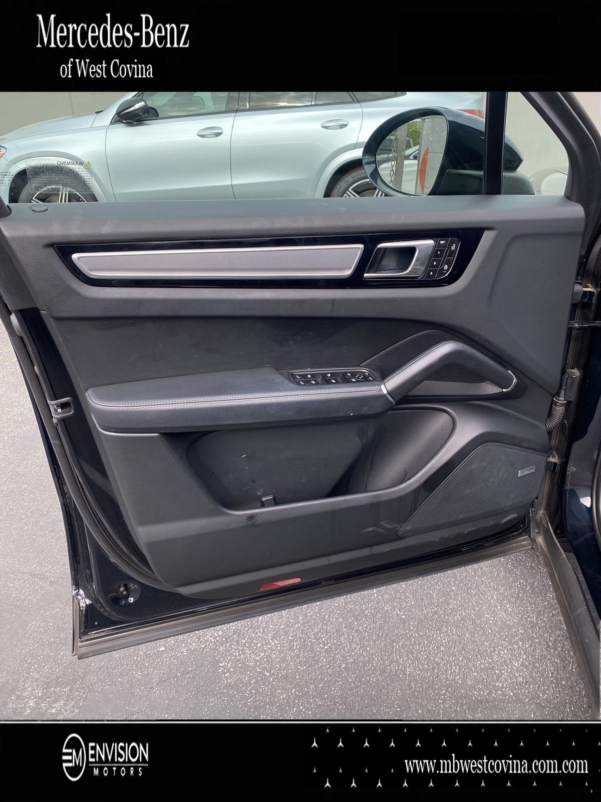 2023 Porsche Cayenne Platinum Edition's photo
