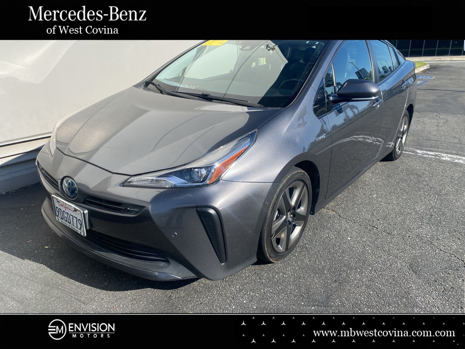 2019 Toyota Prius XLE FWD's photo