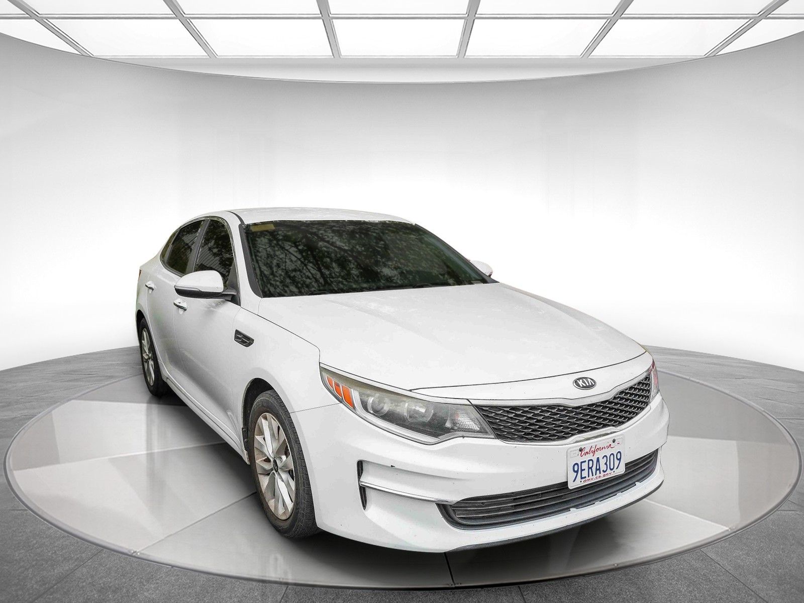 2017 Kia Optima LX photo 2
