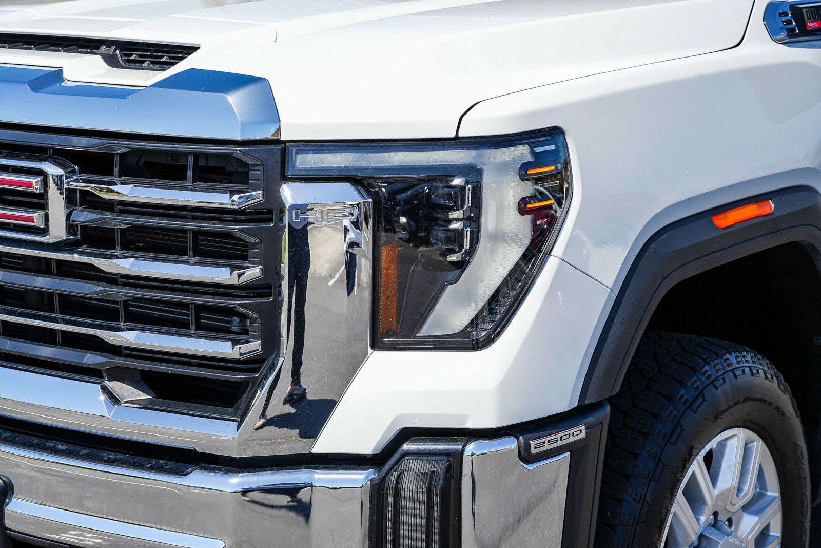 2024 GMC Sierra 2500HD SLT photo 3