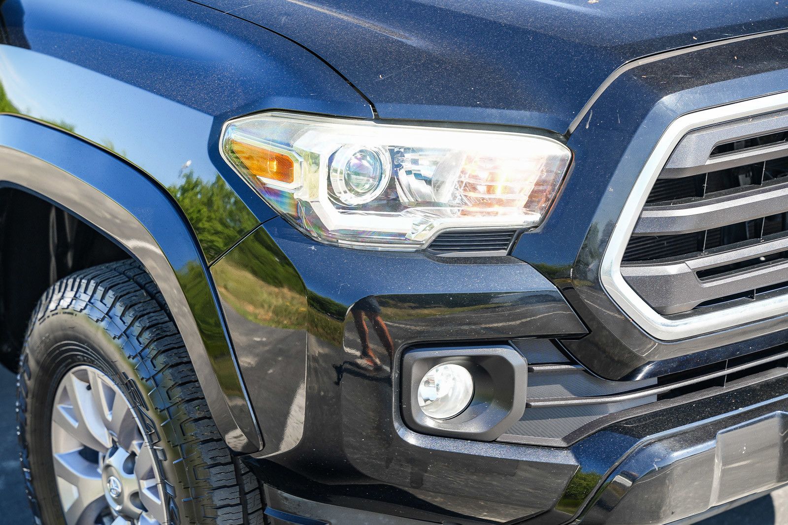 2018 Toyota Tacoma SR5 photo 3