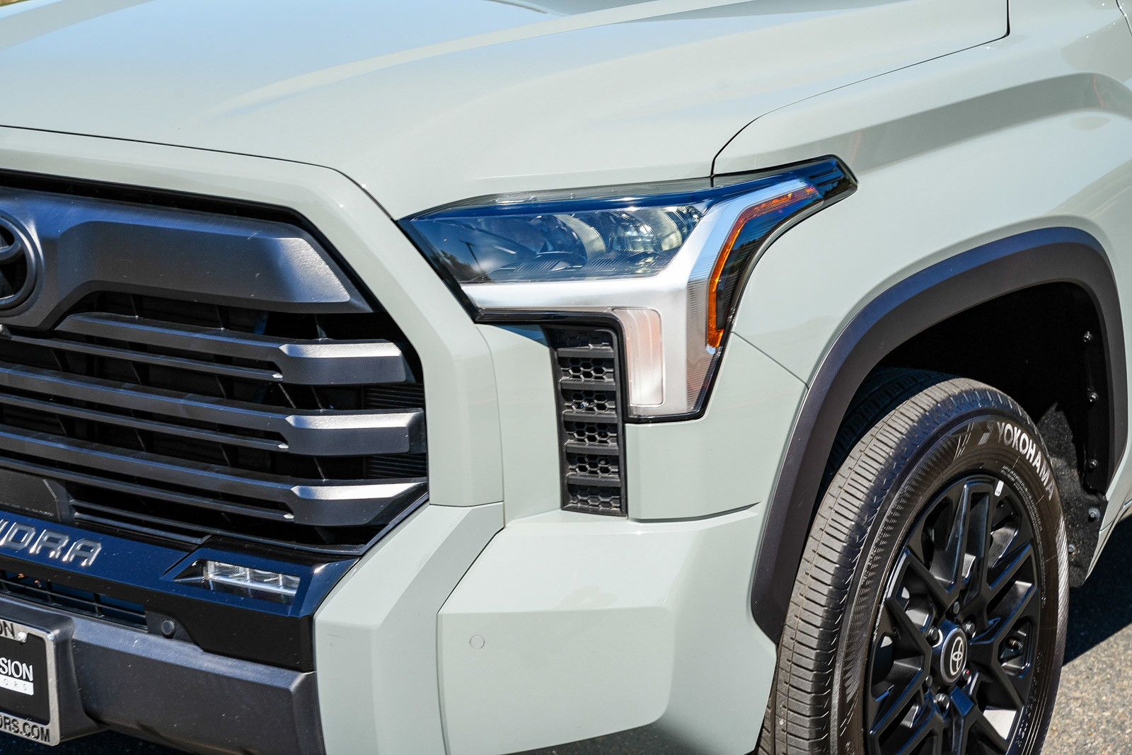 2025 Toyota Tundra Limited photo 3