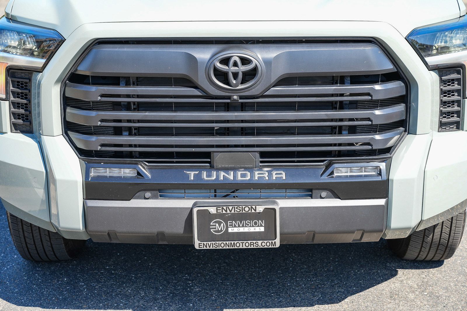 2025 Toyota Tundra Limited photo 6