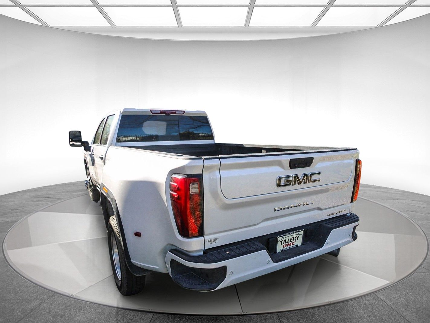 2025 GMC Sierra 3500HD Denali Ultimate photo 2