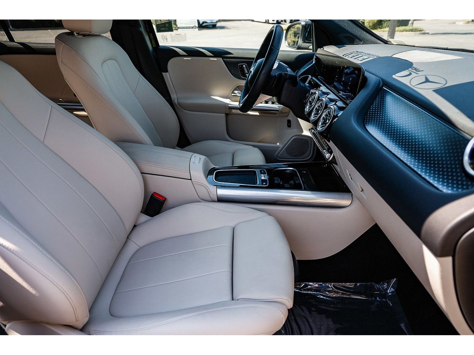 2025 Mercedes-Benz GLA GLA250 - Photo 17