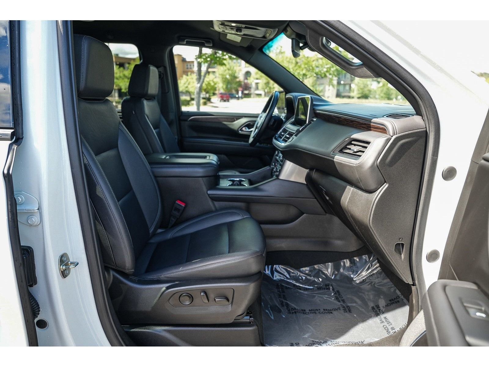 2023 Chevrolet Suburban Z71 - Photo 15